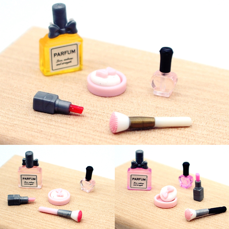 Beauty Kiss Makeup - 1 ชุด 1:12 โมเดลเครื่องสำอางขนาดเล็กสำหรับบ้านตุ๊กตา ลิปสติก แป้งอัดแข็ง