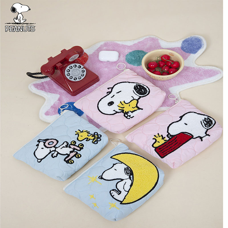 กระเป๋าเครื่องเขียน Snoopy ลาย - Beauty Makeup Edit บทวิจารณ์และราคา