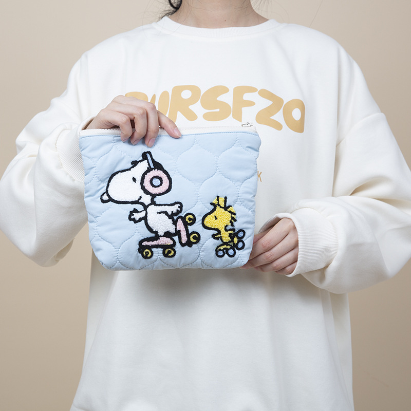 กระเป๋าเครื่องเขียน Snoopy ลาย - Beauty Makeup Edit บทวิจารณ์และราคา